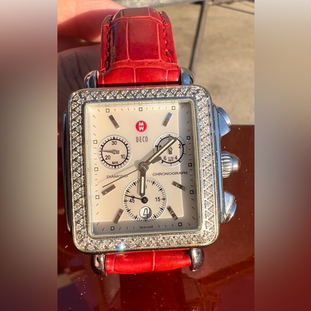 Diamond deco includes red & black straps new batteries in working condition
